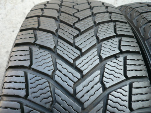 中古スタッドレスタイヤ225/55R17 101H