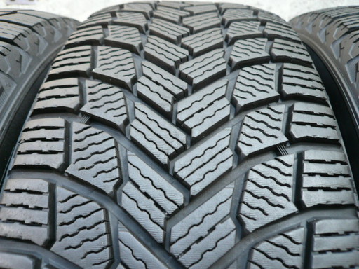 中古スタッドレスタイヤ225/55R17 101H