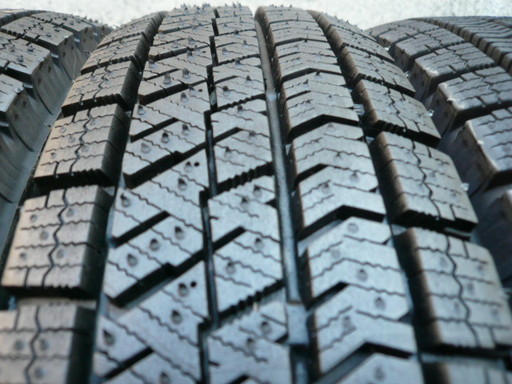 中古スタッドレスタイヤ145/80R13 75Q