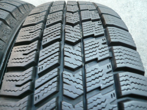 中古スタッドレスタイヤ175/70R14 84Q