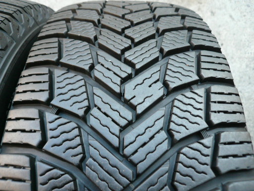 中古スタッドレスタイヤ205/55R16 91Q