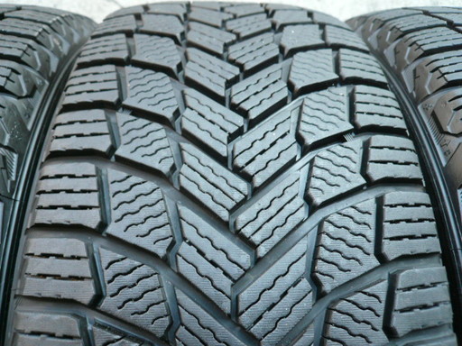 中古スタッドレスタイヤ215/50R17 95H