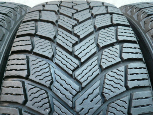 中古スタッドレスタイヤ215/50R17 95H