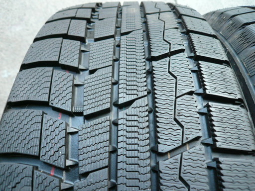 中古スタッドレスタイヤ235/60R18 107Q