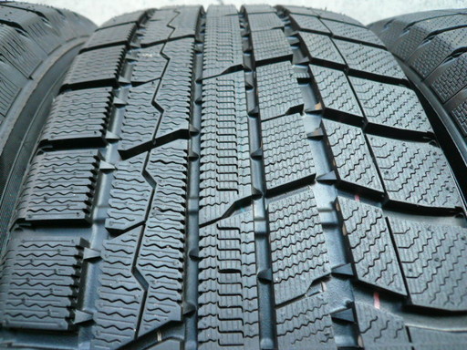 中古スタッドレスタイヤ235/60R18 107Q