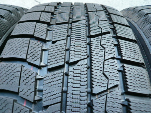 中古スタッドレスタイヤ235/60R18 107Q