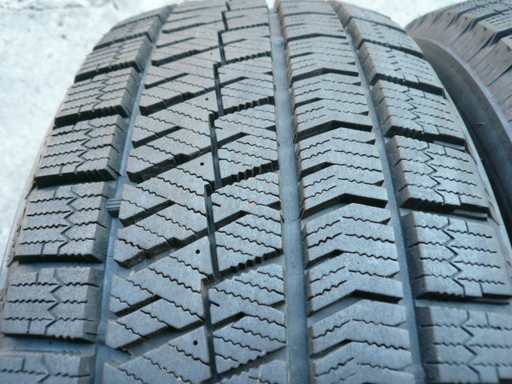 中古スタッドレスタイヤ215/60R16 95Q