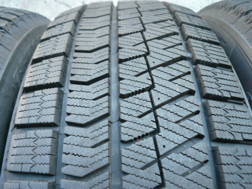 中古スタッドレスタイヤ215/60R16 95Q