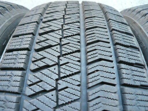 中古スタッドレスタイヤ215/60R16 95Q