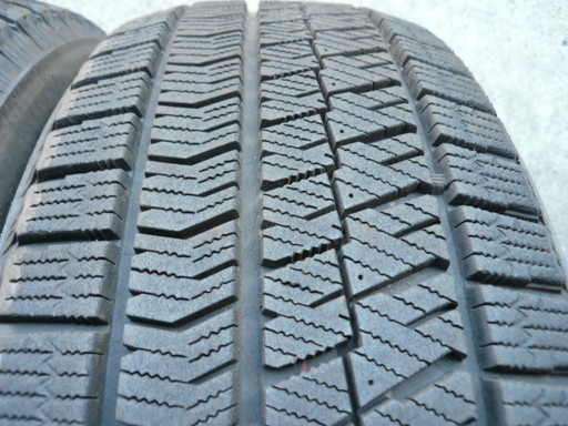 中古スタッドレスタイヤ215/60R16 95Q