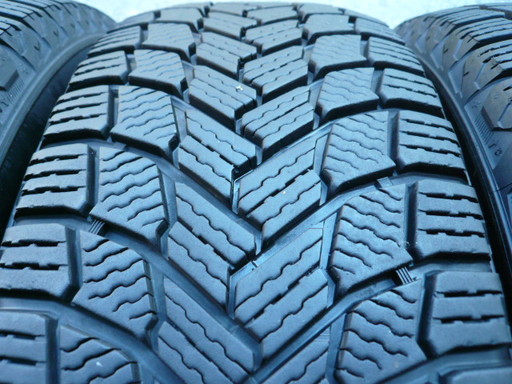 中古スタッドレスタイヤ215/65R16 102T