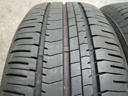 中古タイヤ215/60R16 95H