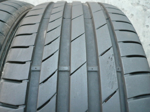 中古タイヤ225/45R18 95Y
