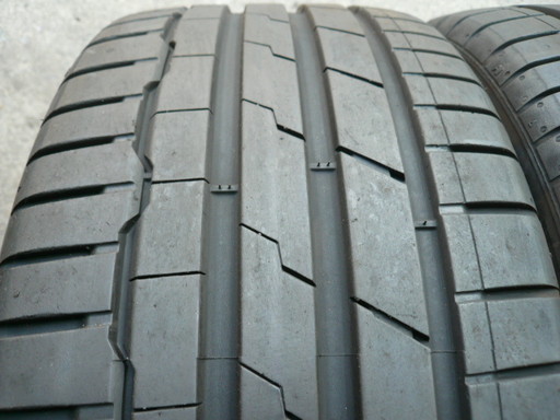 中古タイヤ225/40R18 92Y
