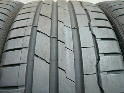 中古タイヤ225/40R18 92Y