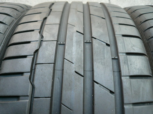 中古タイヤ225/40R18 92Y