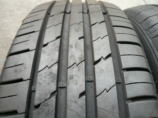 中古タイヤ225/60R18 100V