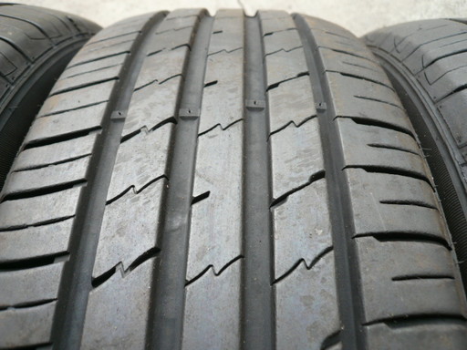 中古タイヤ225/60R18 100V